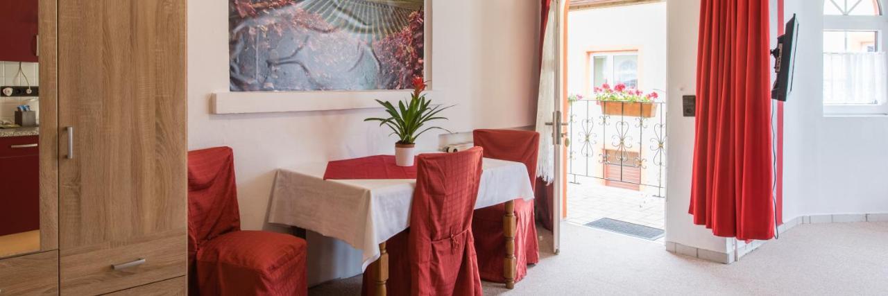 Weinschloesschen Im Weingut Roos Hotell Ilbesheim Eksteriør bilde